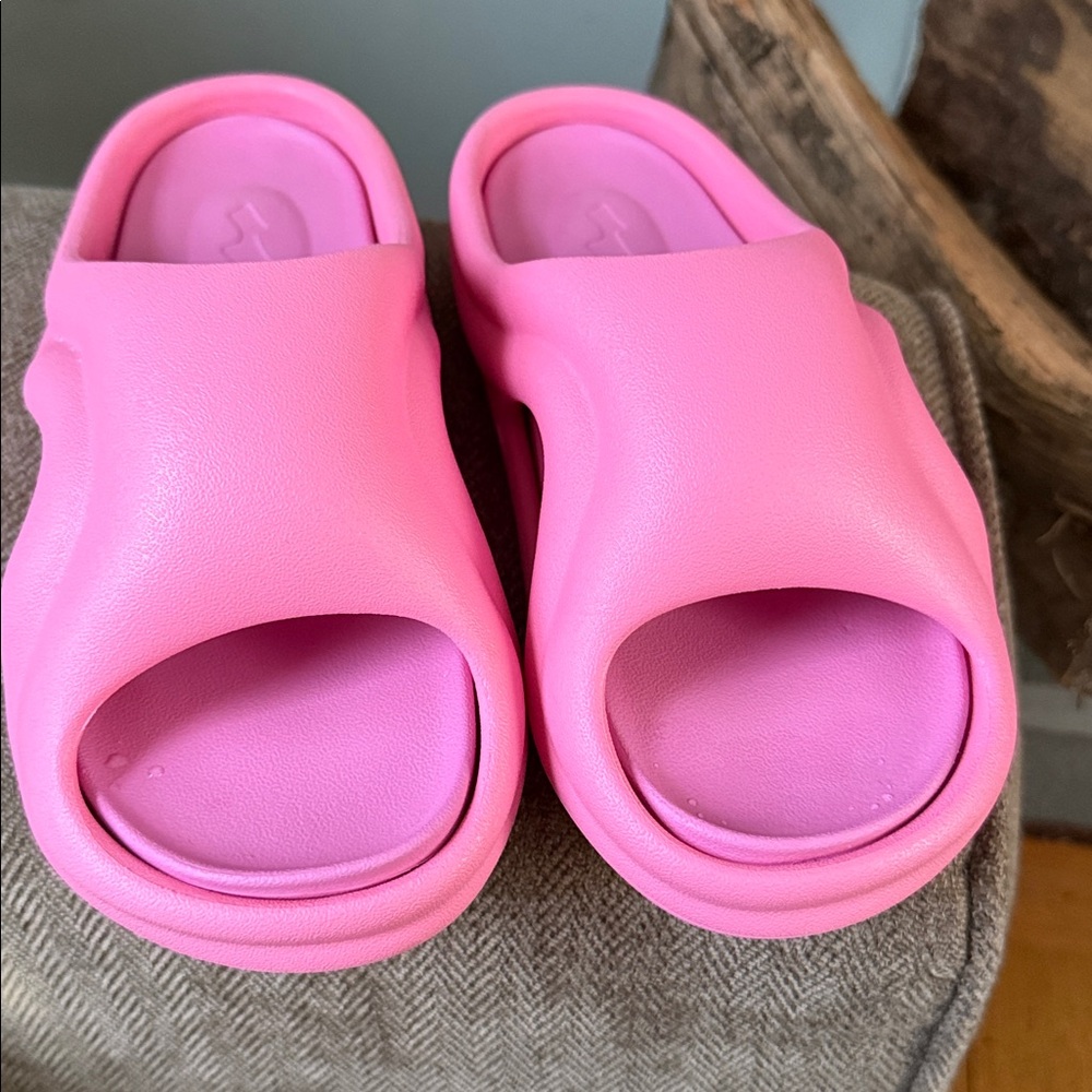 SKYLRK Gum Beach Slide Justin Bieber